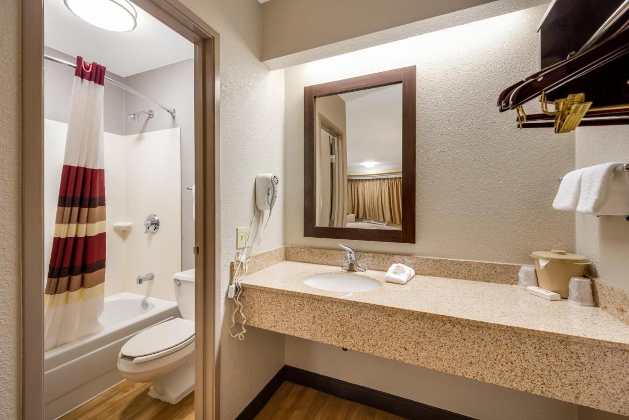 Red Roof Inn Asheville - Biltmore West Экстерьер фото