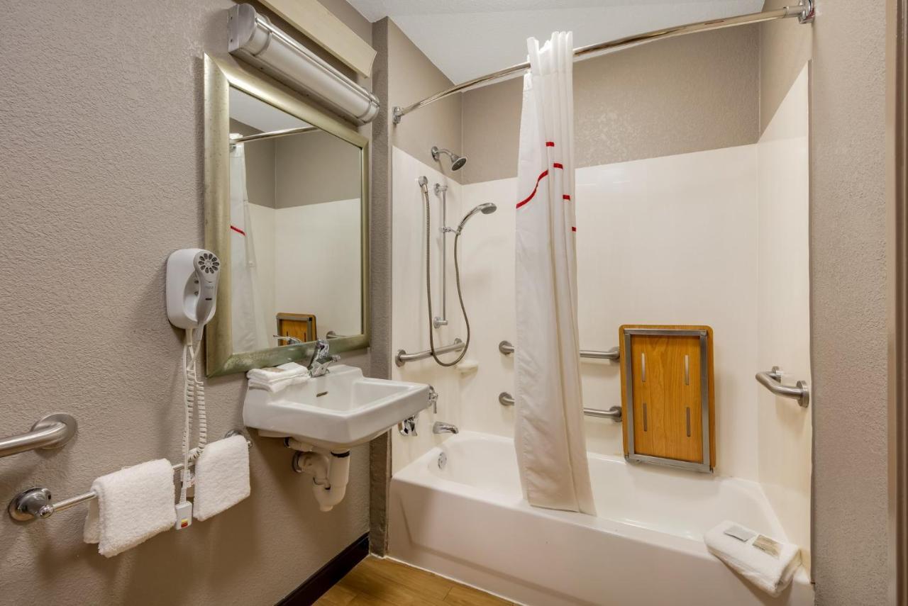 Red Roof Inn Asheville - Biltmore West Экстерьер фото