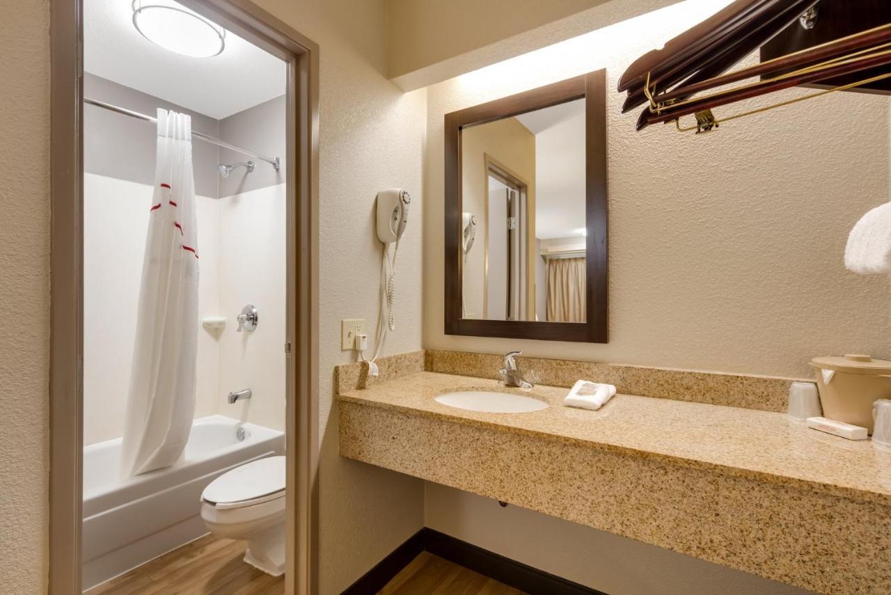 Red Roof Inn Asheville - Biltmore West Экстерьер фото