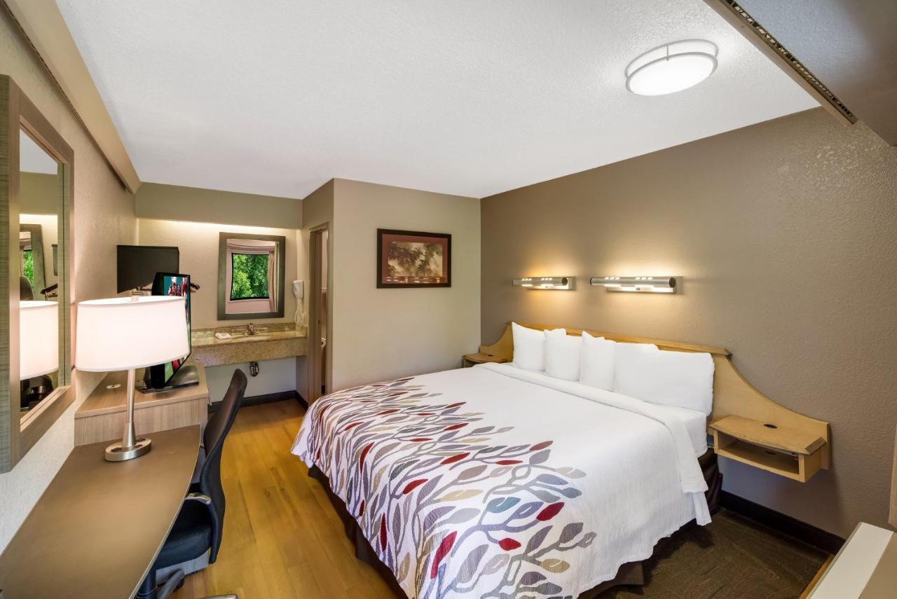 Red Roof Inn Asheville - Biltmore West Экстерьер фото