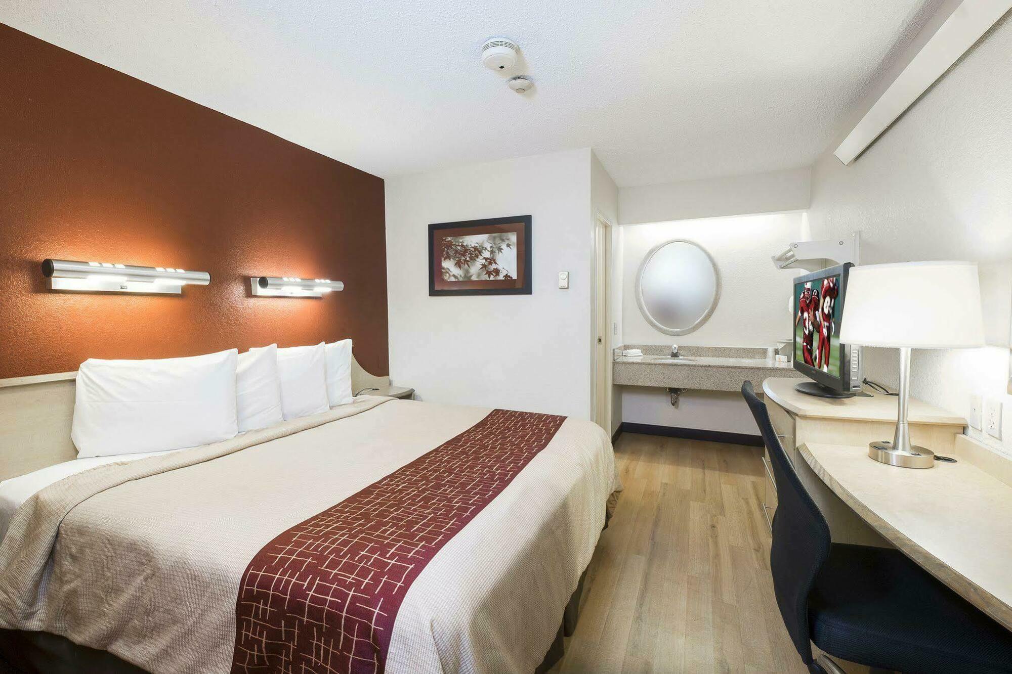 Red Roof Inn Asheville - Biltmore West Экстерьер фото